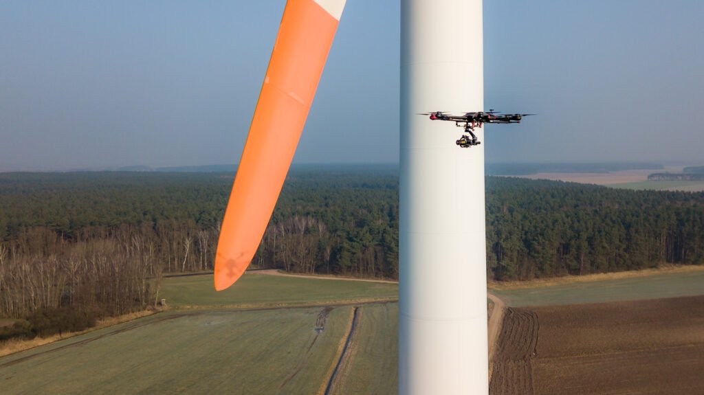 inspekcja turbiny wiatrowej dronem